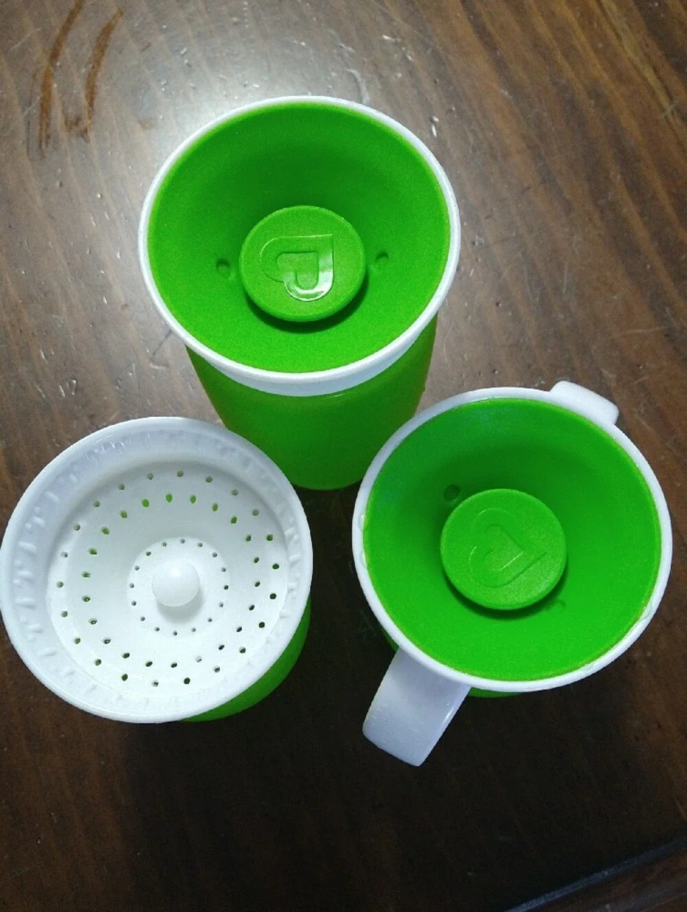 3 Set Munchkin Bright Green and White Silicone Snack Cups with Lids and Handle